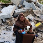 Le forze di occupazione demoliscono un’abitazione ad Ein El Hilwe