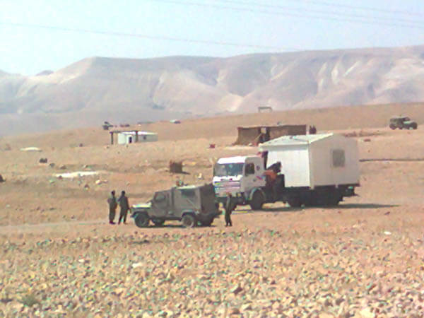 Israeli soldiers confiscate and take away a donated caravan that was to serve as a classroom (Photo: Jordan Valley Solidarity Campaign)