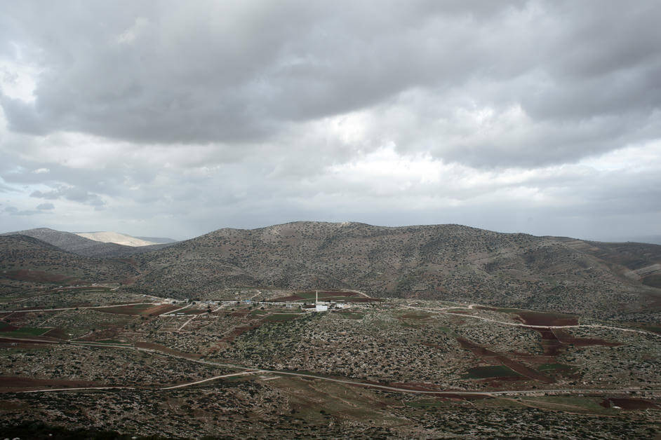 Al-Aqaba is home to approximately 300 residents. The population has dwindled because of the particularly harmful impact the occupation has on the agricultural community.