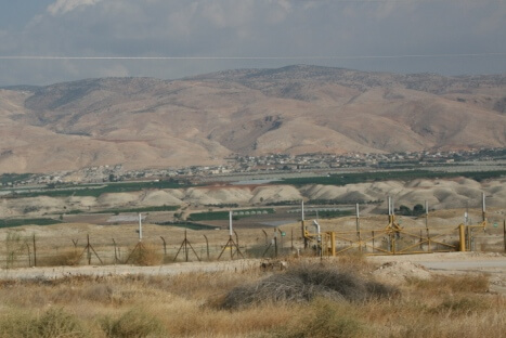 Land along Jordan River that can only be access by the IOF and illegal settlers