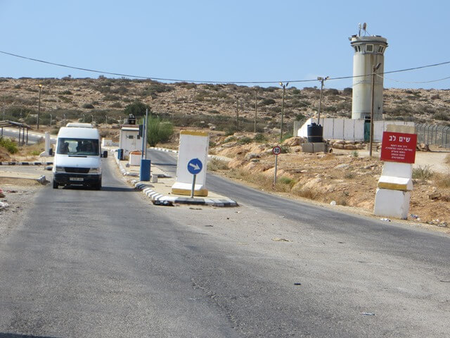 Travelling through Israeli army checkpoints on the bus